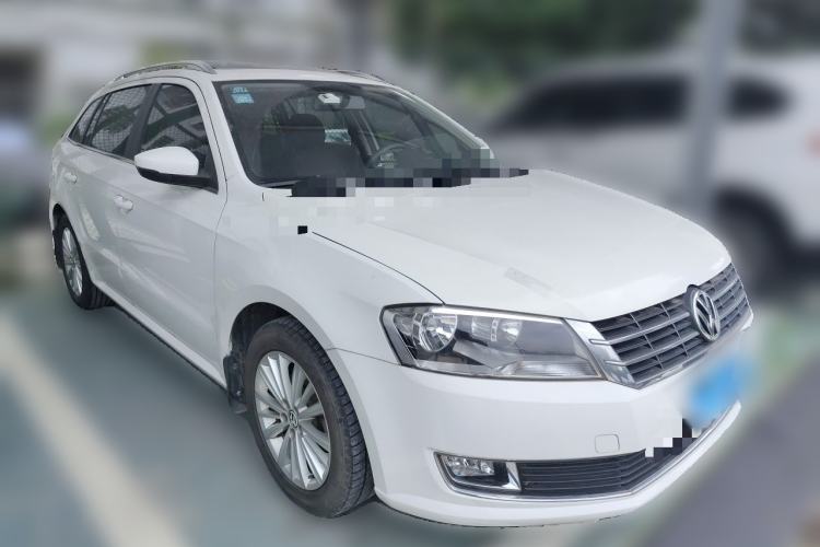 Used Volkswagen Gran Lavida 2015 230TSI Manual Comfort Edition Front Right 45 Deg