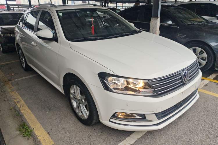 Used Volkswagen Gran Lavida 2015 1.6L Automatic Comfort Edition Front Right 45 Deg