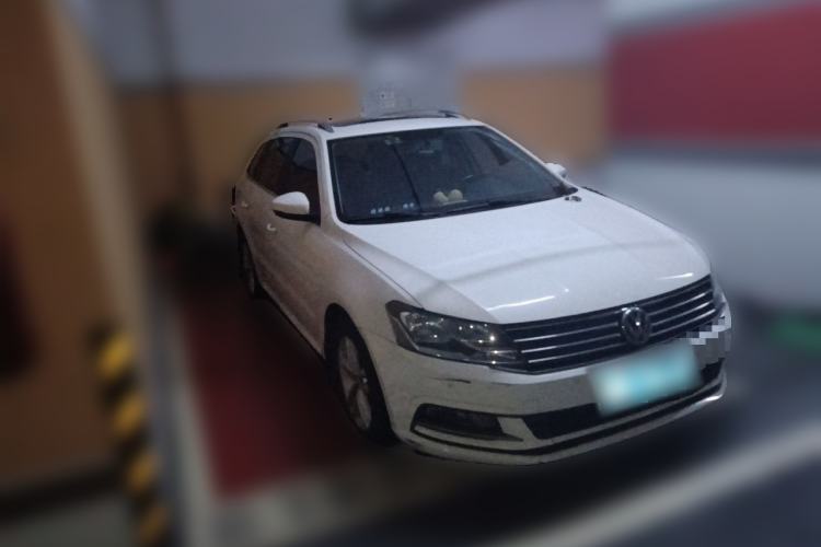 Used Volkswagen Gran Lavida 2015 1.6L Automatic Comfort Edition Front Right 45 Deg