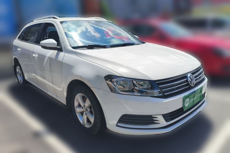 Used Volkswagen Gran Lavida 2015 1.6L Automatic Fashion Edition Front Right 45 Deg