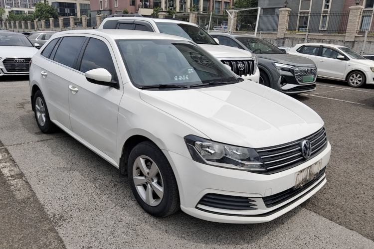 Used Volkswagen Gran Lavida 2015 1.6L Automatic Fashion Edition Front Right 45 Deg