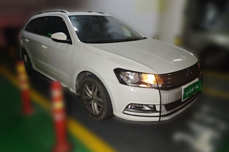 Used Volkswagen Gran Lavida 2015 230TSI DSG Comfort Edition Front Right 45 Deg