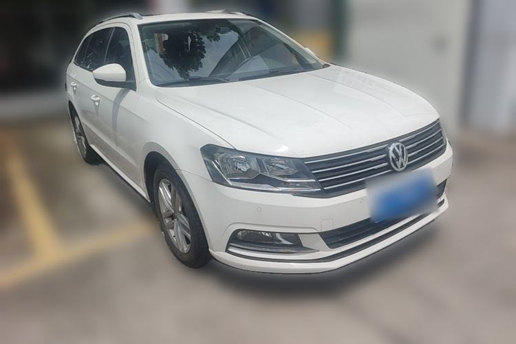 Used Volkswagen Gran Lavida 2015 1.6L Automatic Comfort Edition Front Right 45 Deg