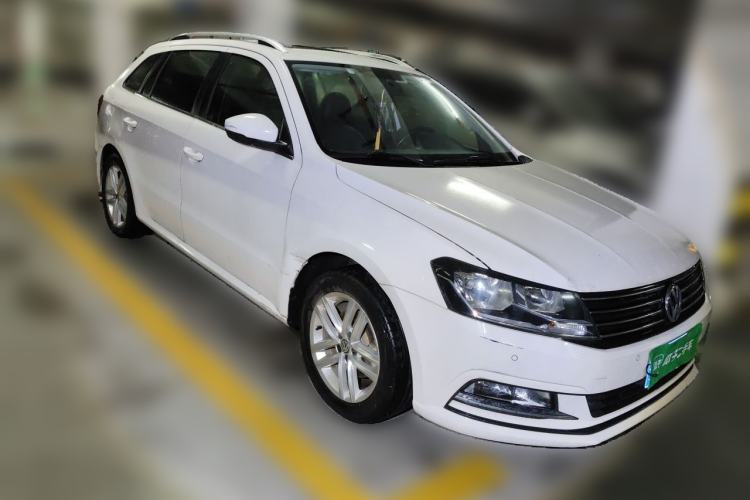 Used Volkswagen Gran Lavida 2015 1.6L Manual Comfort Edition Front Right 45 Deg