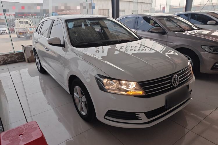 Used Volkswagen Gran Lavida 2015 1.6L Automatic Fashion Edition Front Right 45 Deg