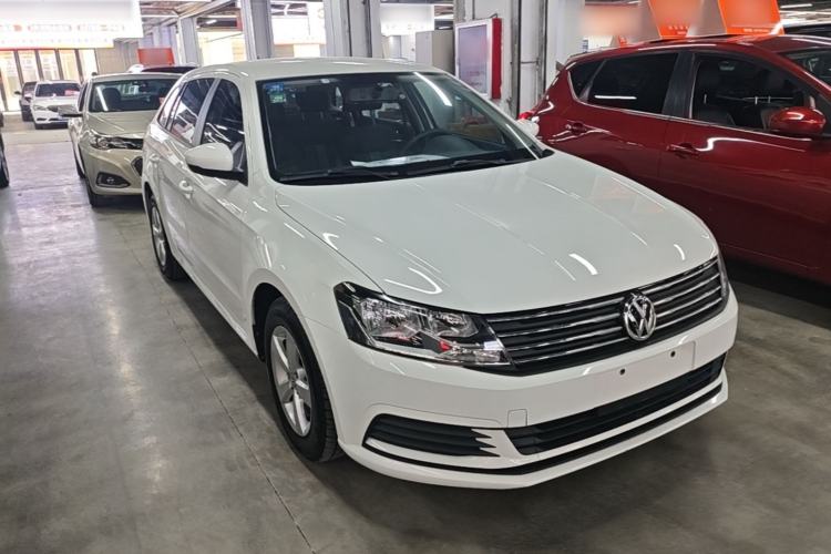 Used Volkswagen Gran Lavida 2015 1.6L Automatic Fashion Edition Front Right 45 Deg
