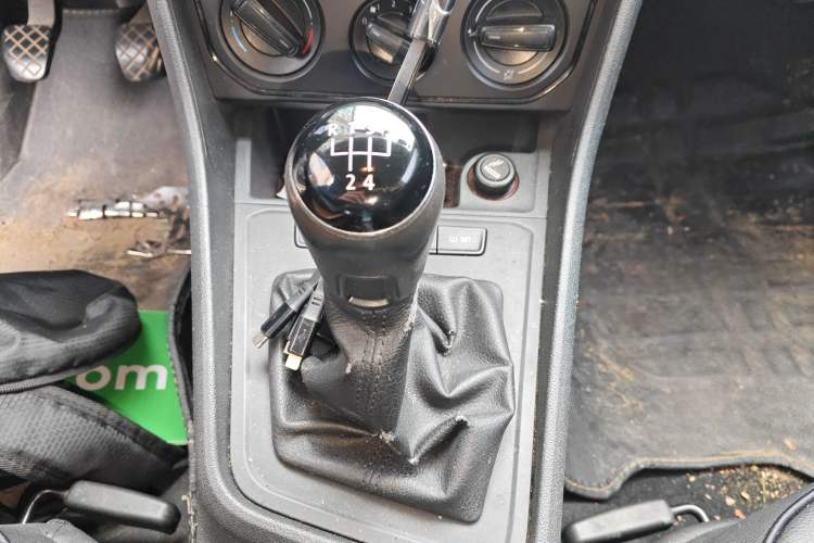 Used Volkswagen Gran Lavida 2015 1.6L Manual Fashion Edition Gear Lever