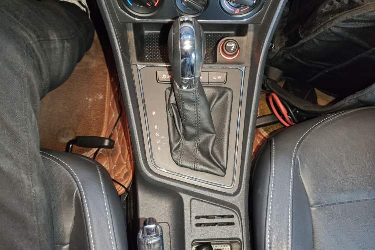 Used Volkswagen Gran Lavida 2015 230TSI DSG Comfort Edition Gear Lever