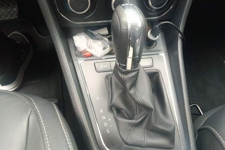 Used Volkswagen Gran Lavida 2015 230TSI DSG Comfort Edition Gear Lever