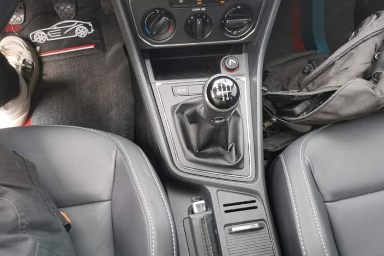 Used Volkswagen Gran Lavida 2015 1.6L Manual Comfort Edition Gear Lever