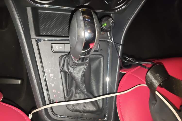 Used Volkswagen Gran Lavida 2015 1.6L Automatic Comfort Edition Gear Lever