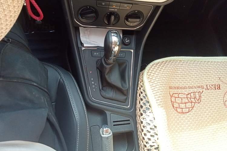 Used Volkswagen Gran Lavida 2015 230TSI DSG Comfort Edition Gear Lever