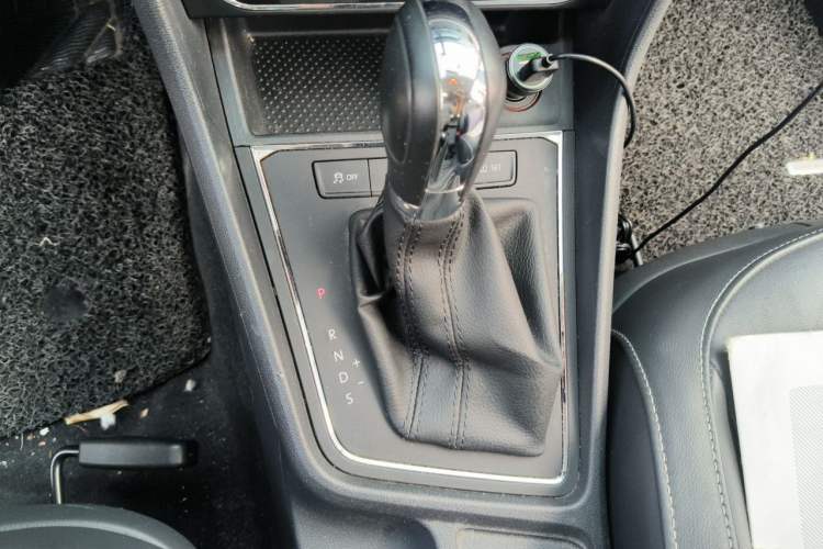Used Volkswagen Gran Lavida 2015 1.6L Automatic Comfort Edition Gear Lever