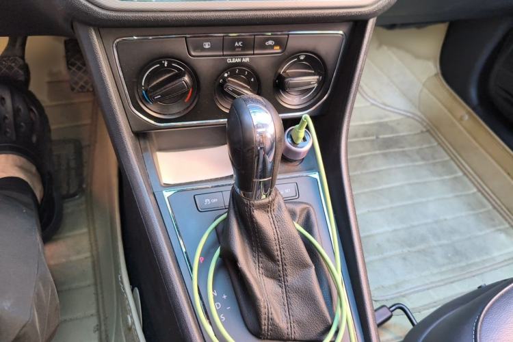 Used Volkswagen Gran Lavida 2015 1.6L Automatic Comfort Edition Gear Lever