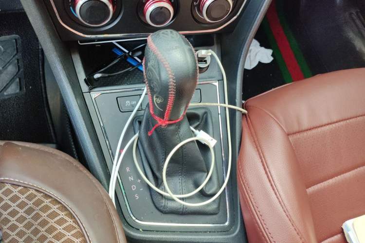 Used Volkswagen Gran Lavida 2015 1.6L Automatic Comfort Edition Gear Lever