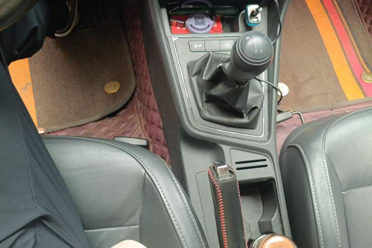 Used Volkswagen Gran Lavida 2015 1.6L Manual Comfort Edition Gear Lever