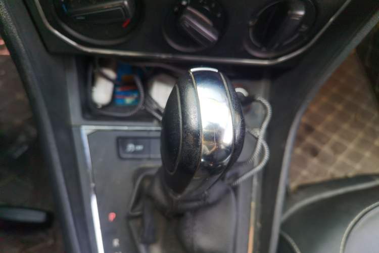 Used Volkswagen Gran Lavida 2015 1.6L Automatic Comfort Edition Gear Lever