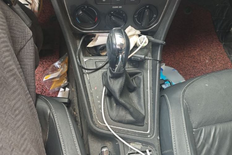 Used Volkswagen Gran Lavida 2015 1.6L Automatic Comfort Edition Gear Lever