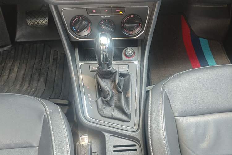 Used Volkswagen Gran Lavida 2015 230TSI DSG Comfort Edition Gear Lever