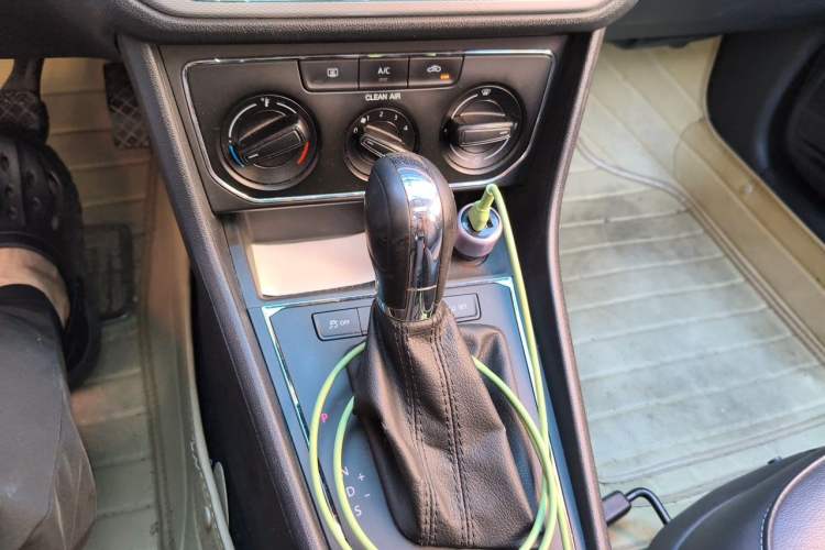 Used Volkswagen Gran Lavida 2015 1.6L Automatic Comfort Edition Gear Lever