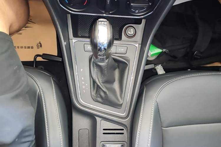 Used Volkswagen Gran Lavida 2015 230TSI DSG Comfort Edition Gear Lever