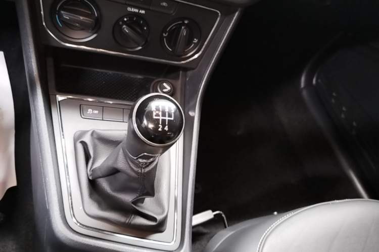 Used Volkswagen Gran Lavida 2015 1.6L Manual Comfort Edition Gear Lever