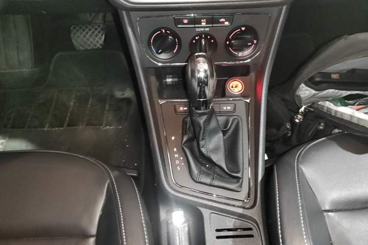 Used Volkswagen Gran Lavida 2015 230TSI DSG Comfort Edition Gear Lever
