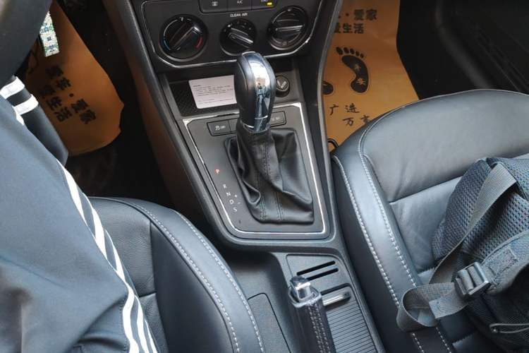Used Volkswagen Gran Lavida 2015 1.6L Automatic Comfort Edition Gear Lever