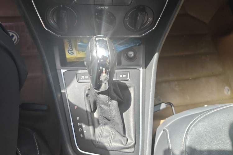 Used Volkswagen Gran Lavida 2015 230TSI DSG Comfort Edition Gear Lever