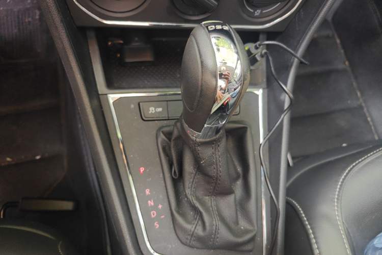 Used Volkswagen Gran Lavida 2015 230TSI DSG Comfort Edition Gear Lever