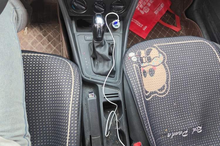 Used Volkswagen Gran Lavida 2015 1.6L Automatic Fashion Edition Gear Lever