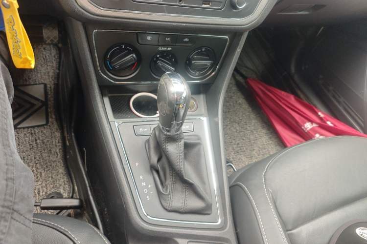 Used Volkswagen Gran Lavida 2015 1.6L Automatic Comfort Edition Gear Lever