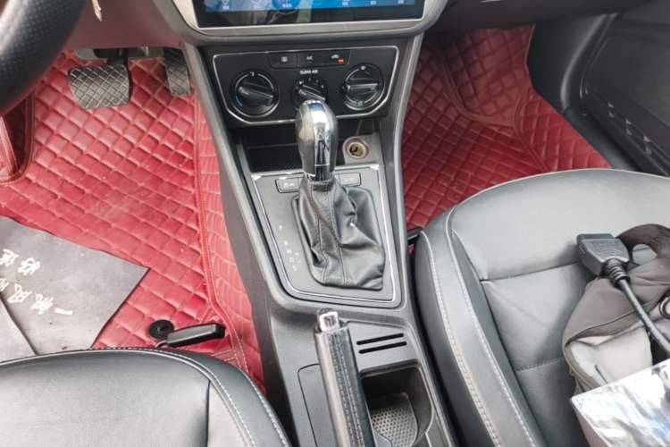 Used Volkswagen Gran Lavida 2015 230TSI DSG Comfort Edition Gear Lever