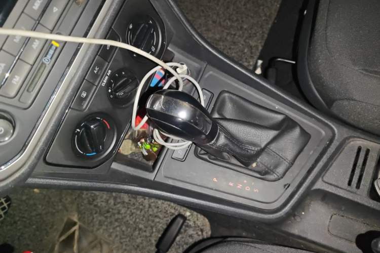 Used Volkswagen Gran Lavida 2015 1.6L Automatic Fashion Edition Gear Lever