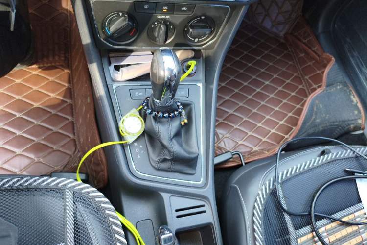 Used Volkswagen Gran Lavida 2015 1.6L Automatic Comfort Edition Gear Lever