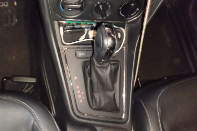 Used Volkswagen Gran Lavida 2015 1.6L Automatic Comfort Edition Gear Lever