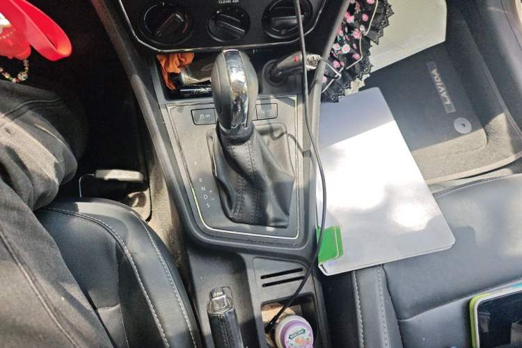 Used Volkswagen Gran Lavida 2015 1.6L Automatic Comfort Edition Gear Lever