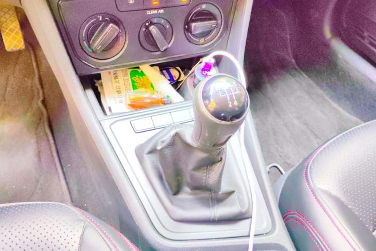 Used Volkswagen Gran Lavida 2015 1.6L Manual Fashion Edition Gear Lever
