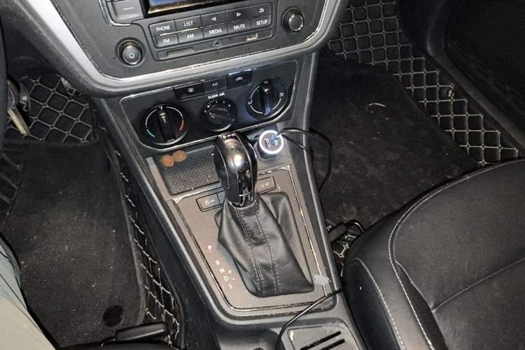 Used Volkswagen Gran Lavida 2015 230TSI DSG Comfort Edition Gear Lever