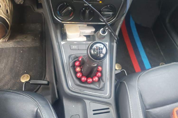 Used Volkswagen Gran Lavida 2015 1.6L Manual Comfort Edition Gear Lever