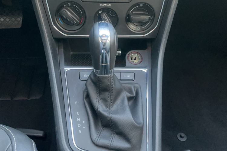 Used Volkswagen Gran Lavida 2015 230TSI DSG Comfort Edition Gear Lever