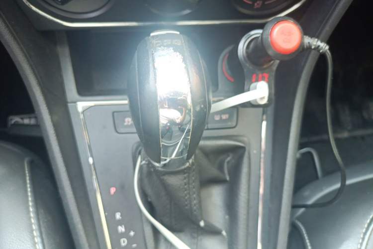 Used Volkswagen Gran Lavida 2015 230TSI DSG Comfort Edition Gear Lever