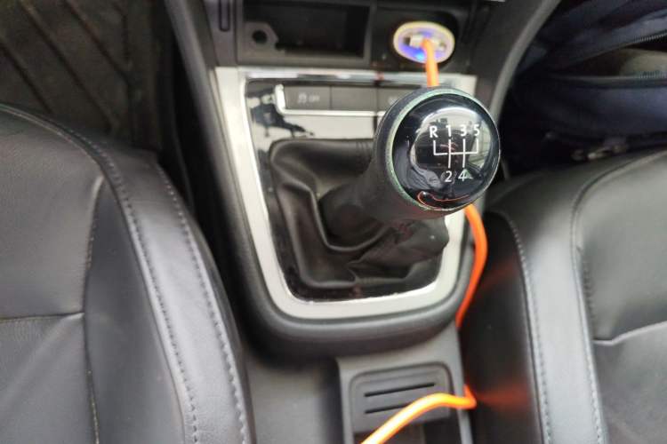 Used Volkswagen Gran Lavida 2015 230TSI Manual Comfort Edition Gear Lever