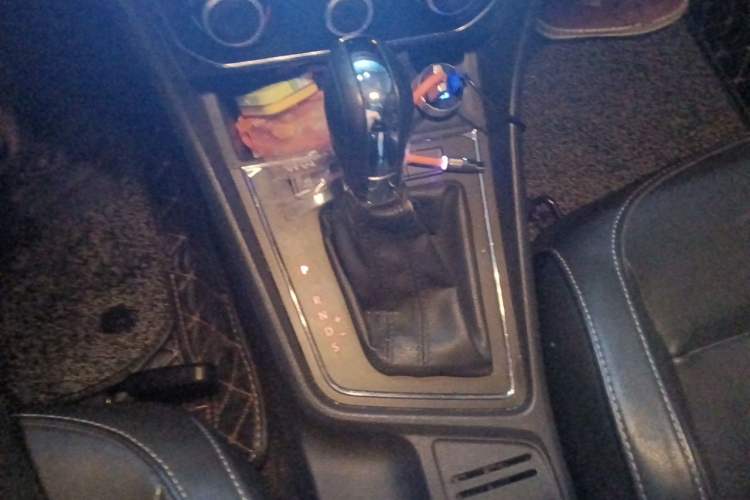 Used Volkswagen Gran Lavida 2015 1.6L Automatic Comfort Edition Gear Lever