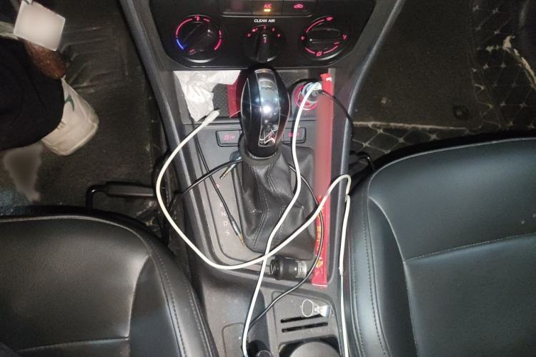 Used Volkswagen Gran Lavida 2015 1.6L Automatic Fashion Edition Gear Lever