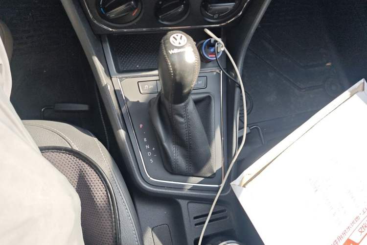 Used Volkswagen Gran Lavida 2015 1.6L Automatic Comfort Edition Gear Lever