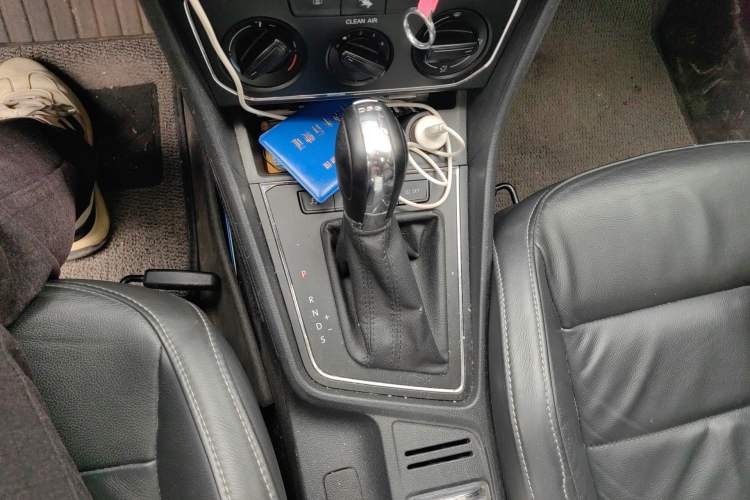 Used Volkswagen Gran Lavida 2015 230TSI DSG Comfort Edition Gear Lever