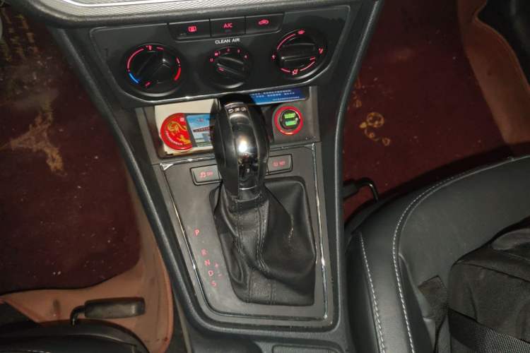 Used Volkswagen Gran Lavida 2015 230TSI DSG Comfort Edition Gear Lever