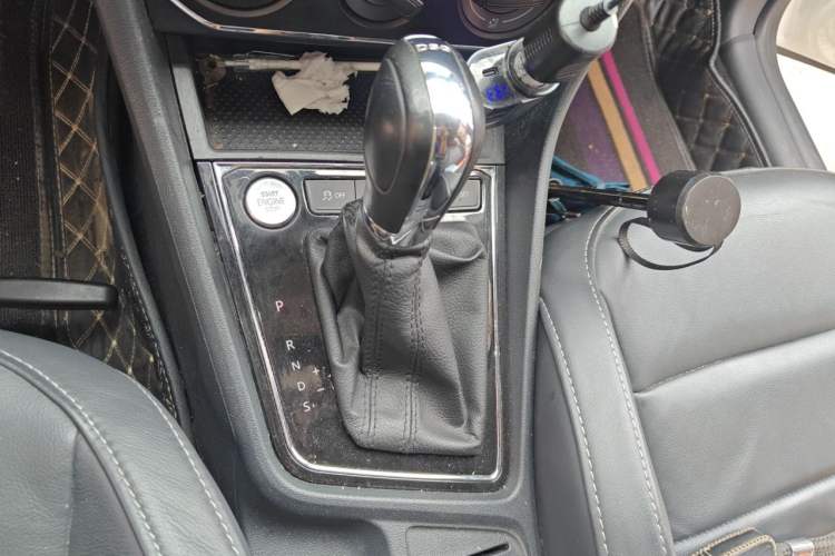 Used Volkswagen Gran Lavida 2015 230TSI DSG Comfort Edition Gear Lever