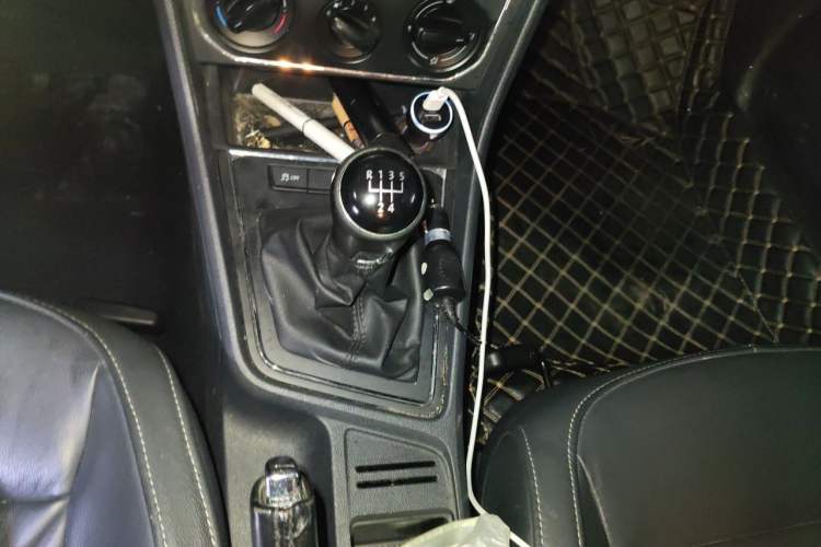 Used Volkswagen Gran Lavida 2015 1.6L Manual Comfort Edition Gear Lever